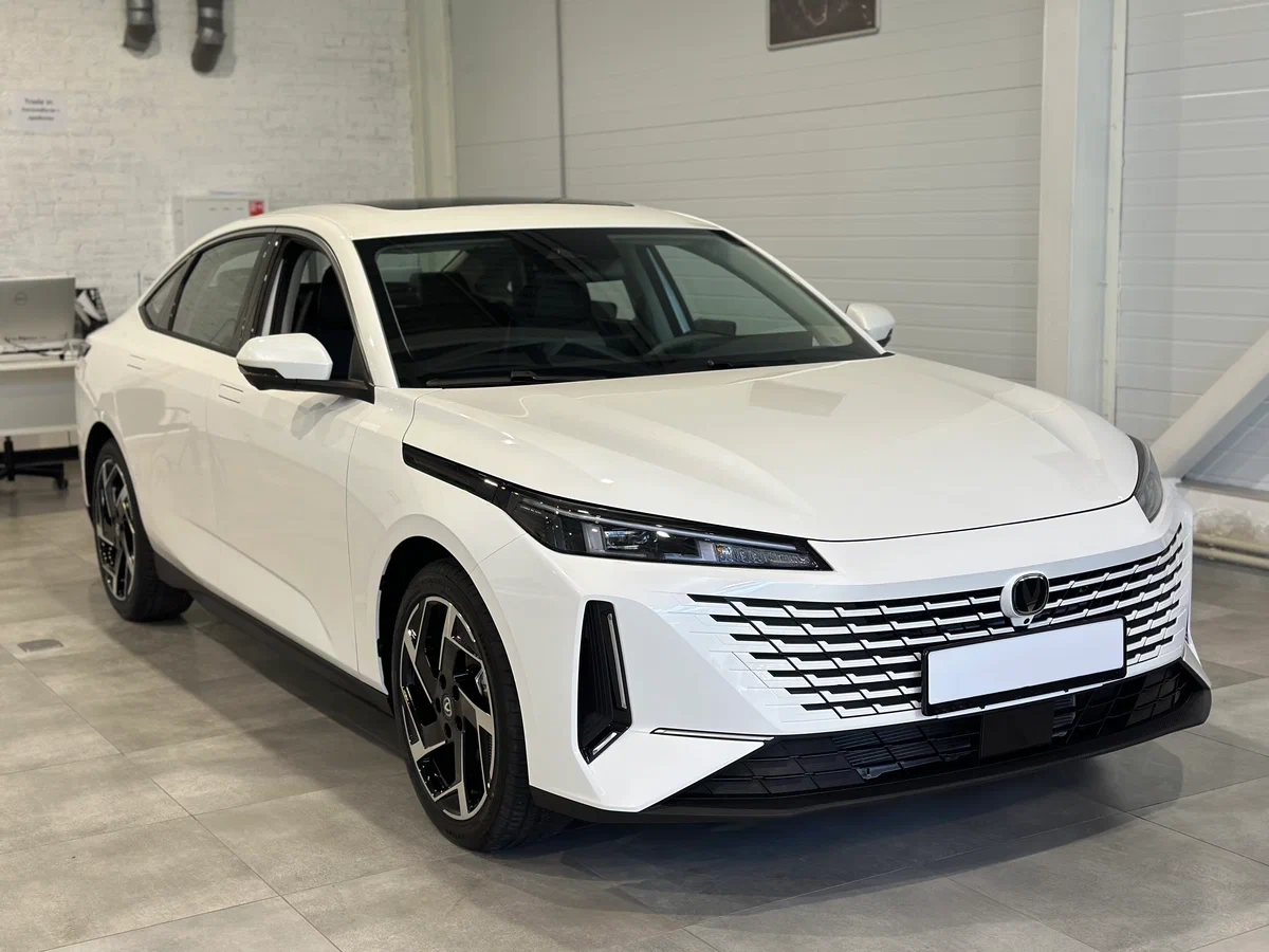 Changan Lamore с салона по цене от 1 758 000 рублей